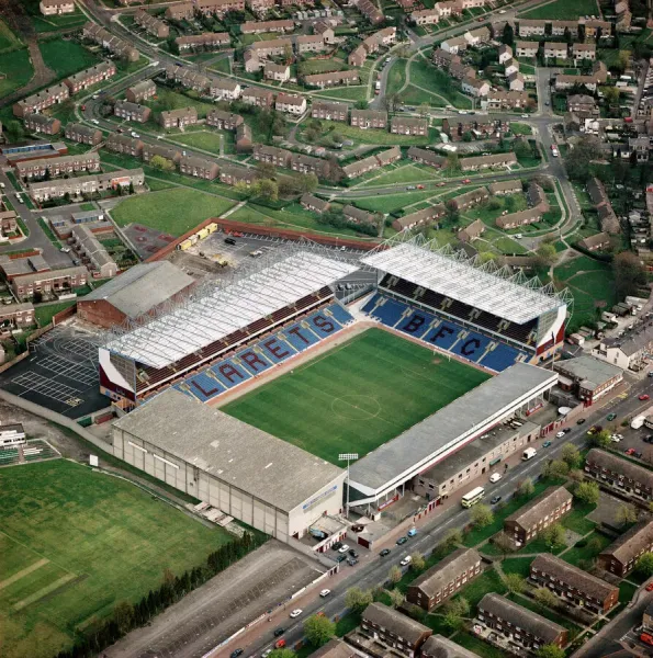 摩亞球場(Turf Moor)