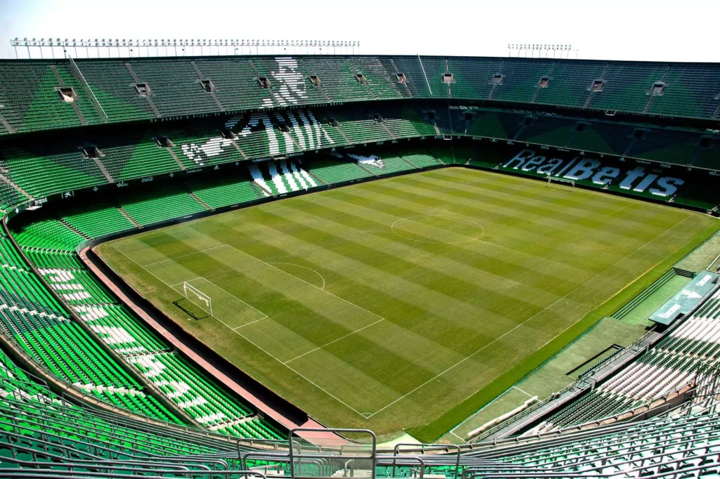 貝尼托·比亞馬林球場(Estadio Benito Villamarín)