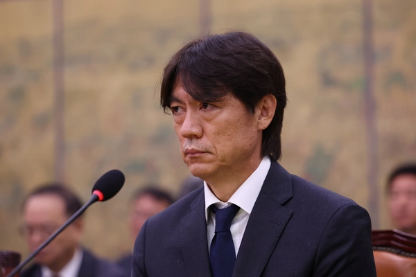 目前內容指出韓國足協曾以公費不當招待多位外籍裁判